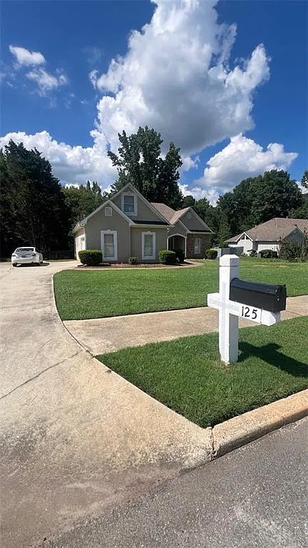 4 bed, 2.0 bath, 2100 sqft, $2,300 — Photo 2