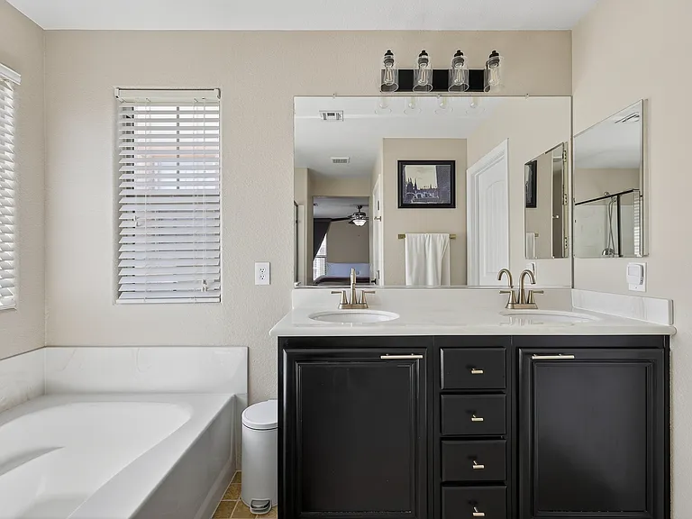 10847 Iona Island Ave — Photo 6