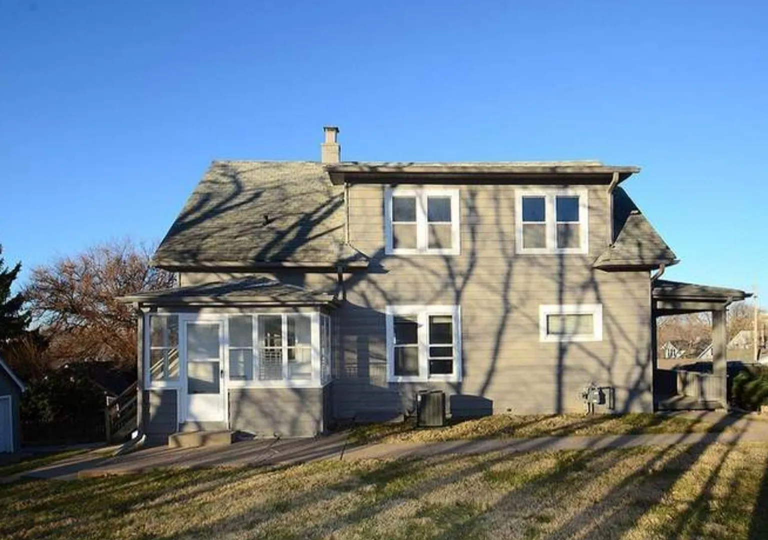 Beautiful 5 Bedroom Home! — Photo 3