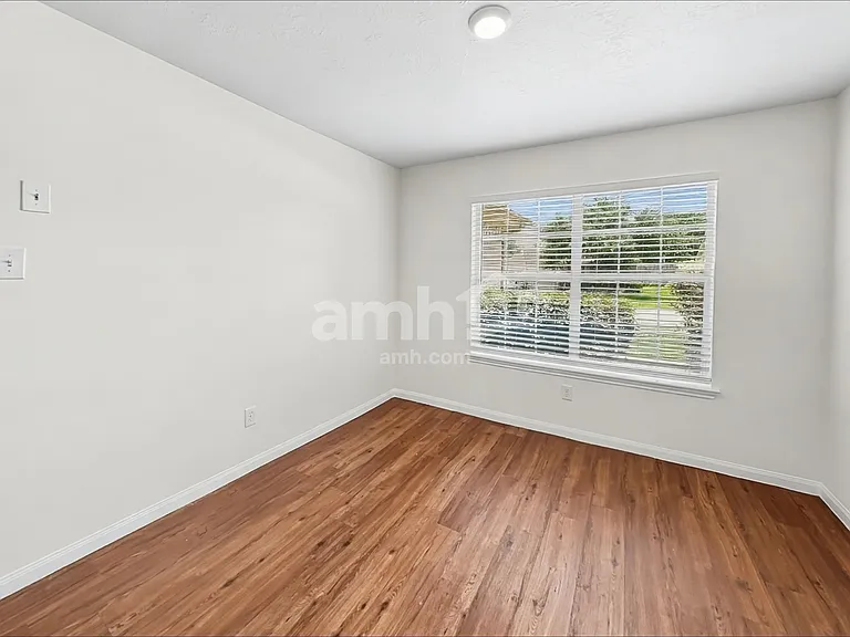 3934 Hawthorn Glen Ct — Photo 12