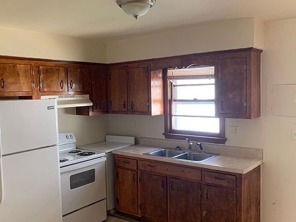 3rd image of 3105 Peronne Ave #A