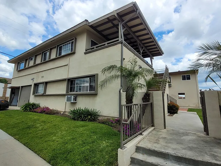 Upstairs Vacancy in West La Habra! — Photo 2