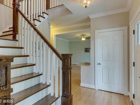 5th image of 716 Hillcrest Dr SW