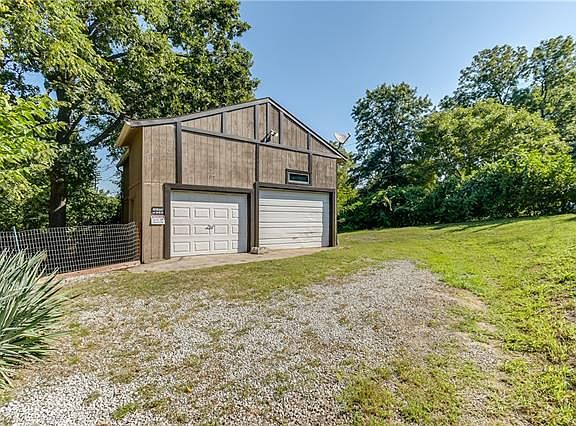 4th image of 3017 S Crysler Ave