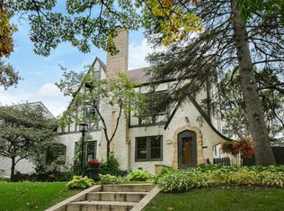 251 Mount Curve Blvd, Saint Paul, MN 55105