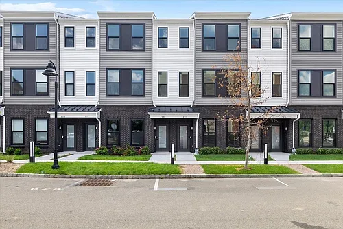 200 Balsam St Photo 1