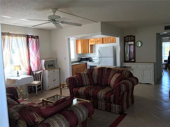 3rd image of 245 Markham L #245
