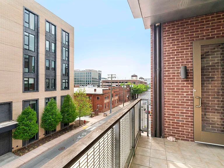 112 5th St SE #3D — Photo 3