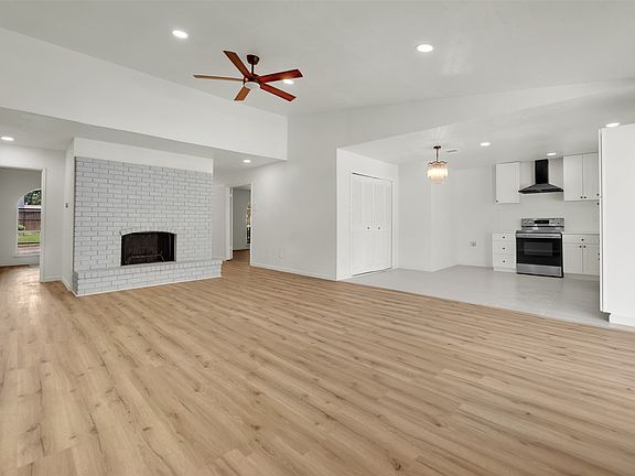 4th image of 2032 Ash Hill Rd