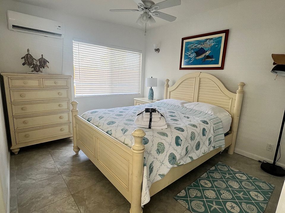 Queen size bed, dresser and closet