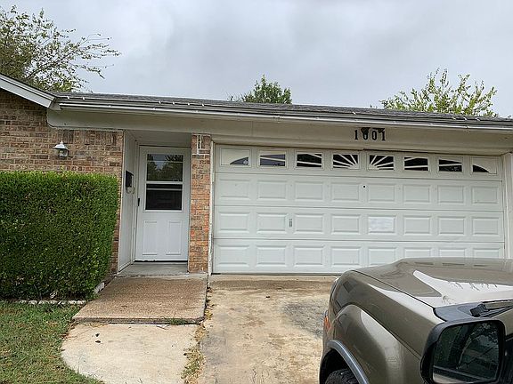 2nd image of 1001 SE 5th St