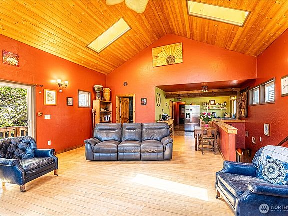 5th image of 8102 Silva Avenue SE