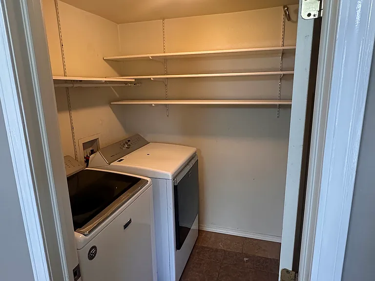 406 W South St — Photo 9