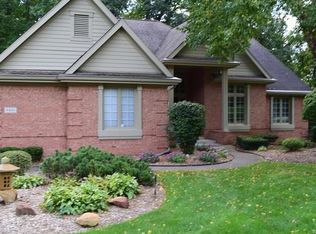 8439 Alta Vista Dr, Pinckney, MI 48169