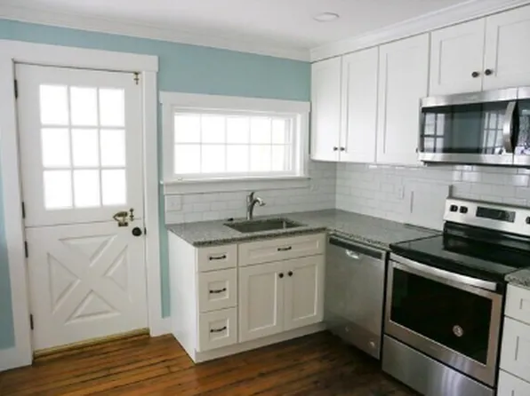 275 McCorrie Ln Unit B, Portsmouth, RI 02871