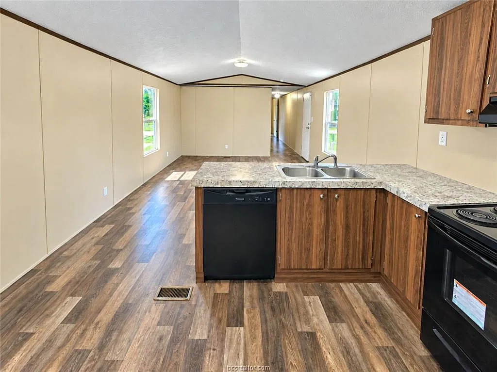 3 bed, 1064 sqft, $1,200 — Photo 3