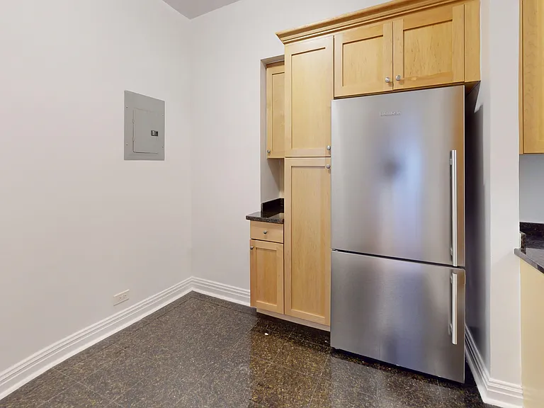 141 E 56th St #5C — Photo 7