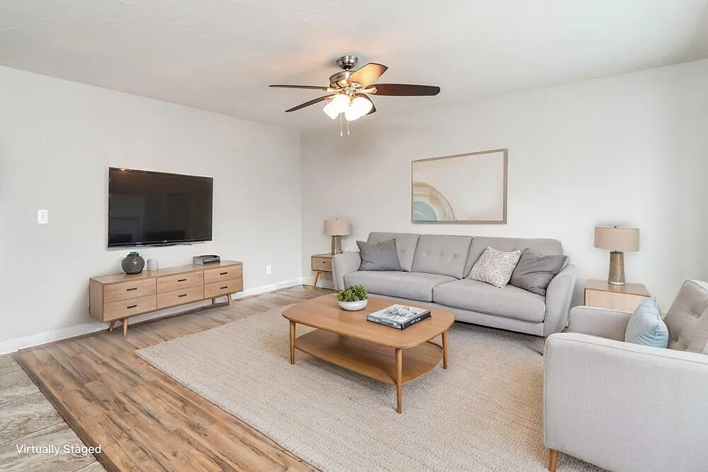 5 bed, 2.0 bath, 2233 sqft, $2,795 — Photo 4