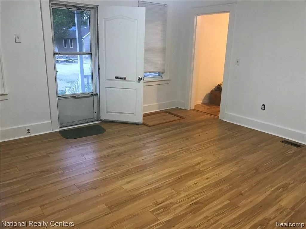 2 bed, 1.0 bath, 2212 sqft, $625 — Photo 2