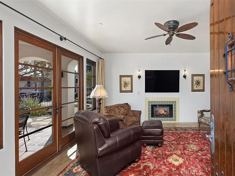 240 Avenida Rosa #B — Photo 4