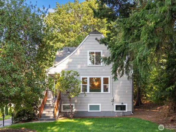 10322 Ashworth Avenue N, Seattle, WA 98133