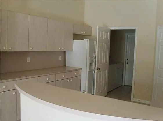 3rd image of 14026 SW 31st St