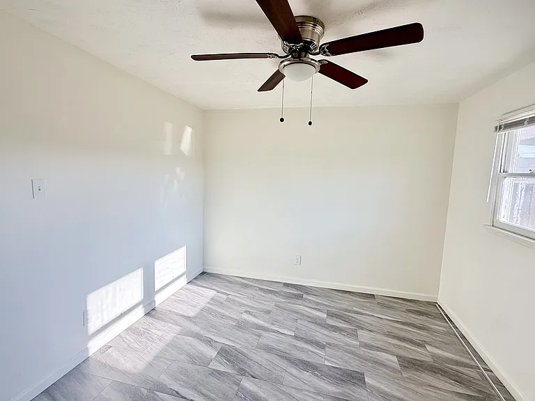 24452 Myers Ave — Photo 6