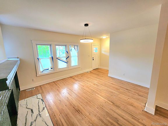 4th image of 1645 Taylor St
