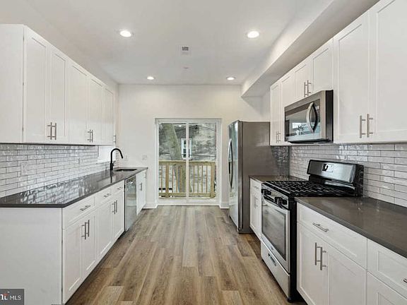 4th image of 2404 N Hancock St Floor 2