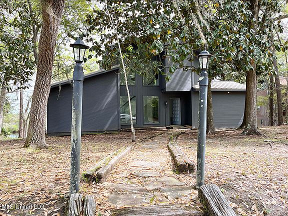 3rd image of 8608 Acorn Dr