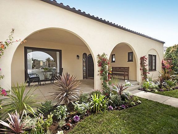 3rd image of 108 S Larchmont Blvd