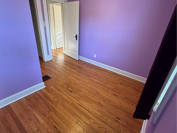 5th image of 301 Draper Ave