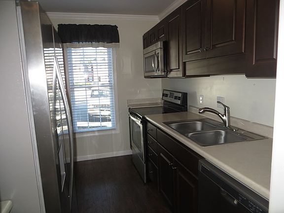 4th image of 804 Wayne Ave NE