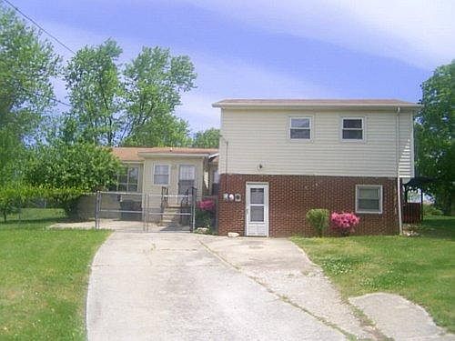 3rd image of 2501 Larkspur Dr