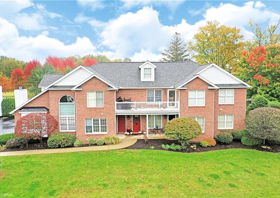 1st image of 102 Turnberry Ct NE