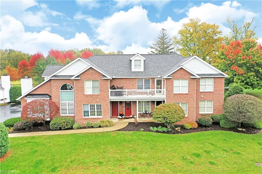 102 Turnberry Ct NE photo 1