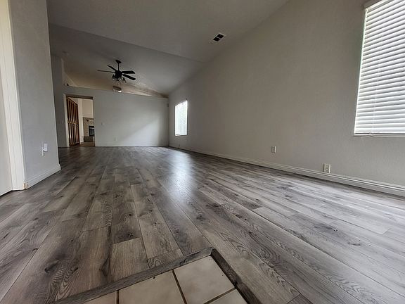 3rd image of 27411 Sierra Madre Dr