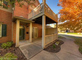 306 Marigold Cir, Westland, MI 48185