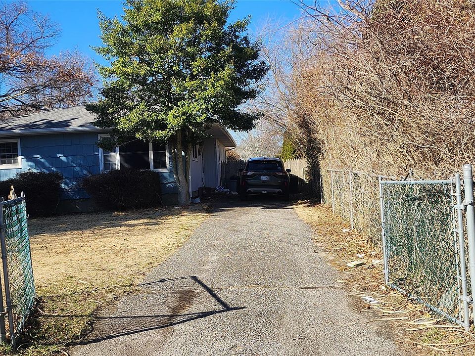 1st image of 123 St George Drive E
