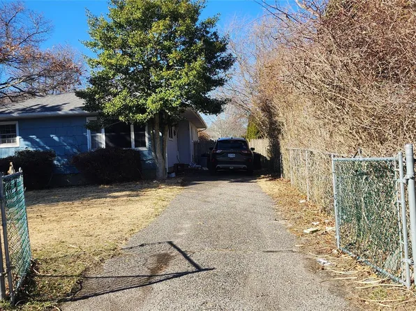 123 St George Drive E, Shirley, NY 11967