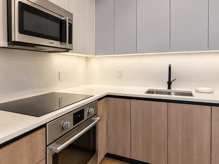 20-08 Steinway St #304 — Photo 3