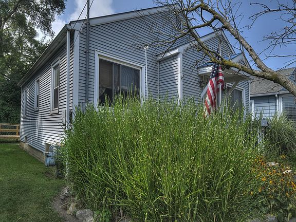 3rd image of 455 Oak St