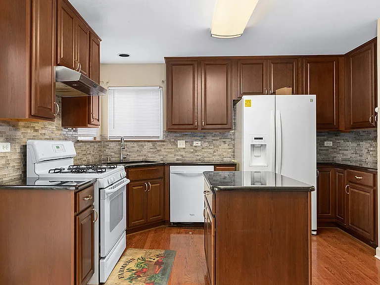 3202 Whitney Rd — Photo 10