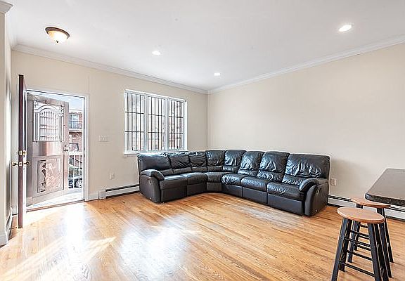 4th image of 188 Bay 29 St #2