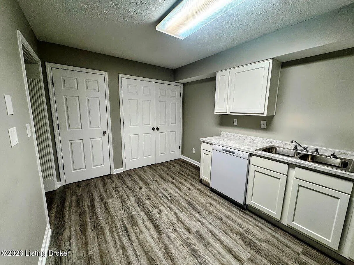 2 bed, 1.0 bath, $1,050 — Photo 4