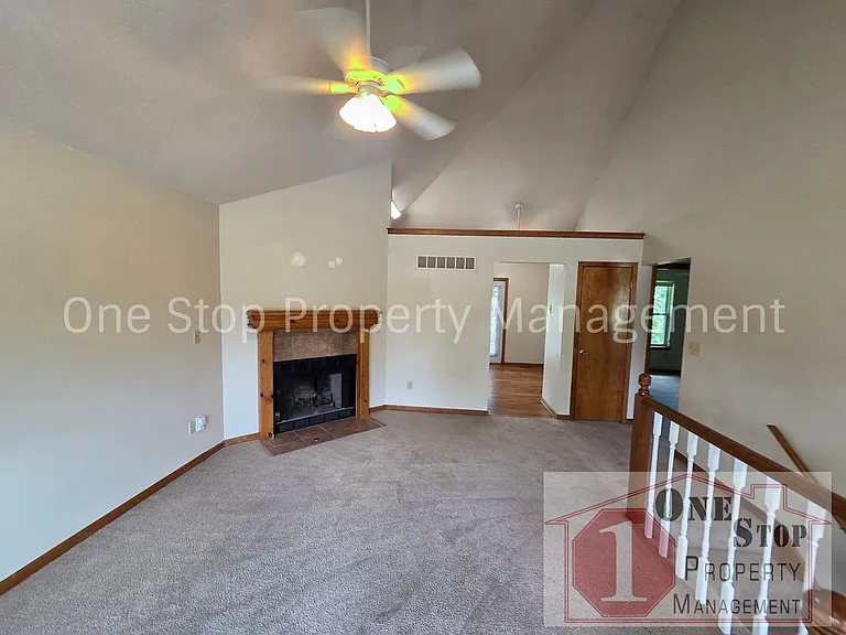 7902 NW 79th Pl — Photo 4