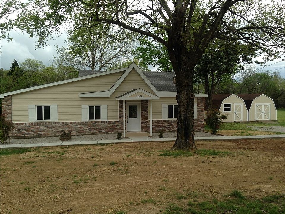 1st image of 1001 E College Ave
