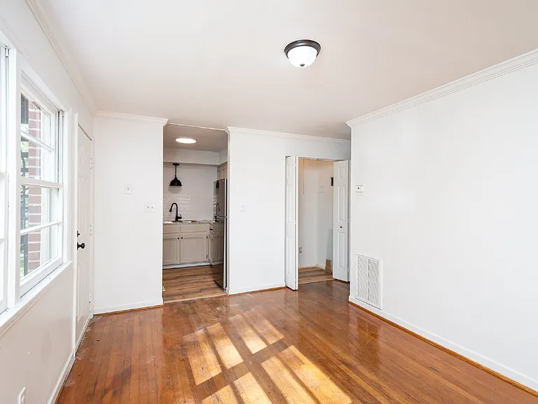 705 Ravenel St #C — Photo 8