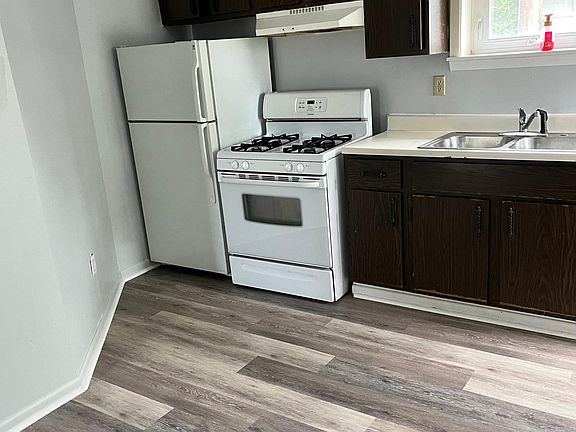4th image of 19 E Division St #1