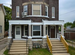 104 Richards St, Joliet, IL 60433